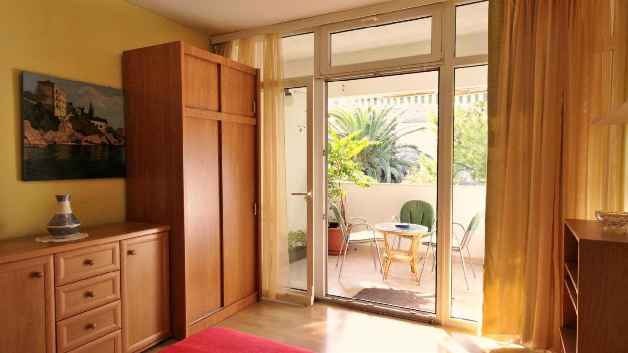 Apartment Anita Omiš Exteriör bild