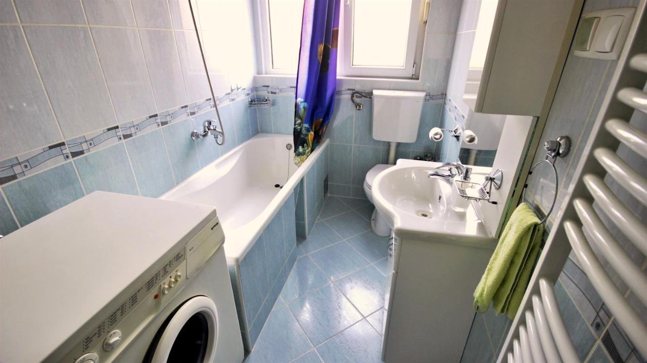 Apartment Anita Omiš Exteriör bild
