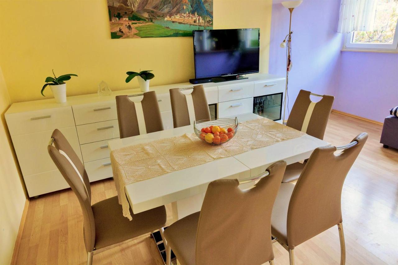 Apartment Anita Omiš Exteriör bild