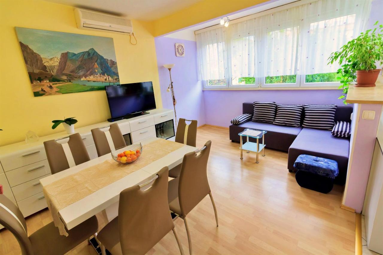 Apartment Anita Omiš Exteriör bild